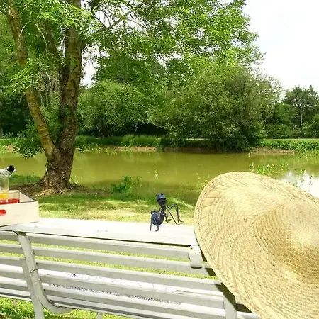 Le Domaine De L'etang Guest house *